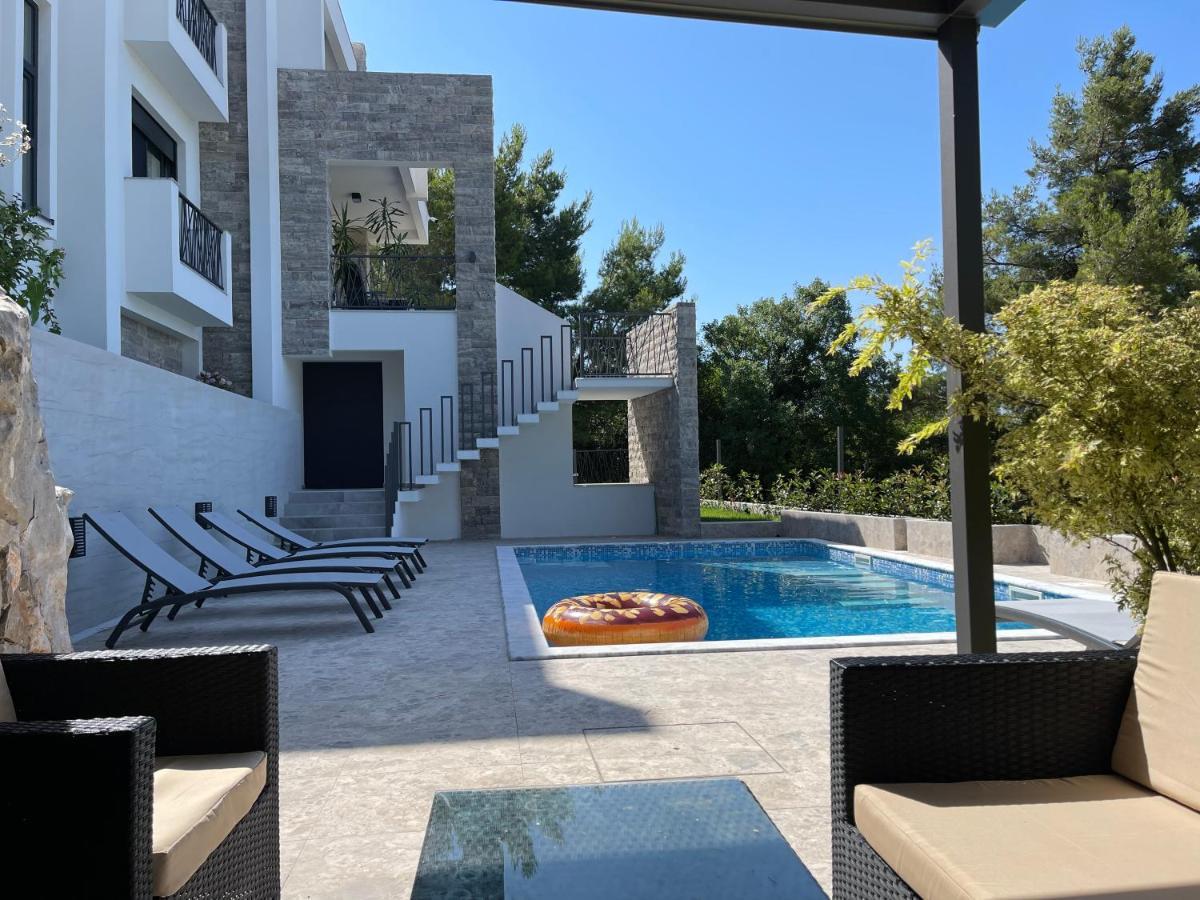 Villa Pine Bar Bagian luar foto