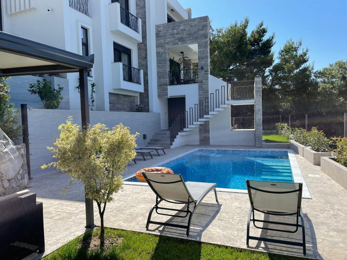 Villa Pine Bar Bagian luar foto