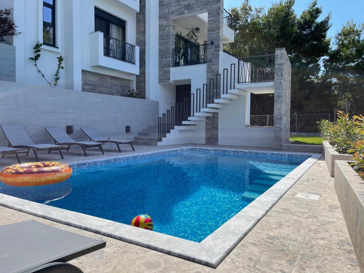 Villa Pine Bar Bagian luar foto
