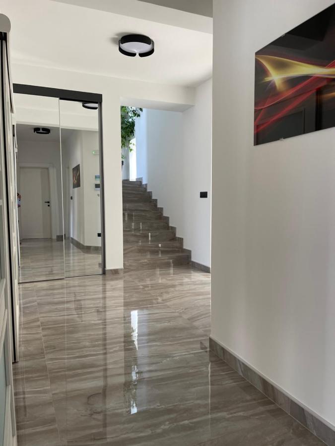 Villa Pine Bar Bagian luar foto
