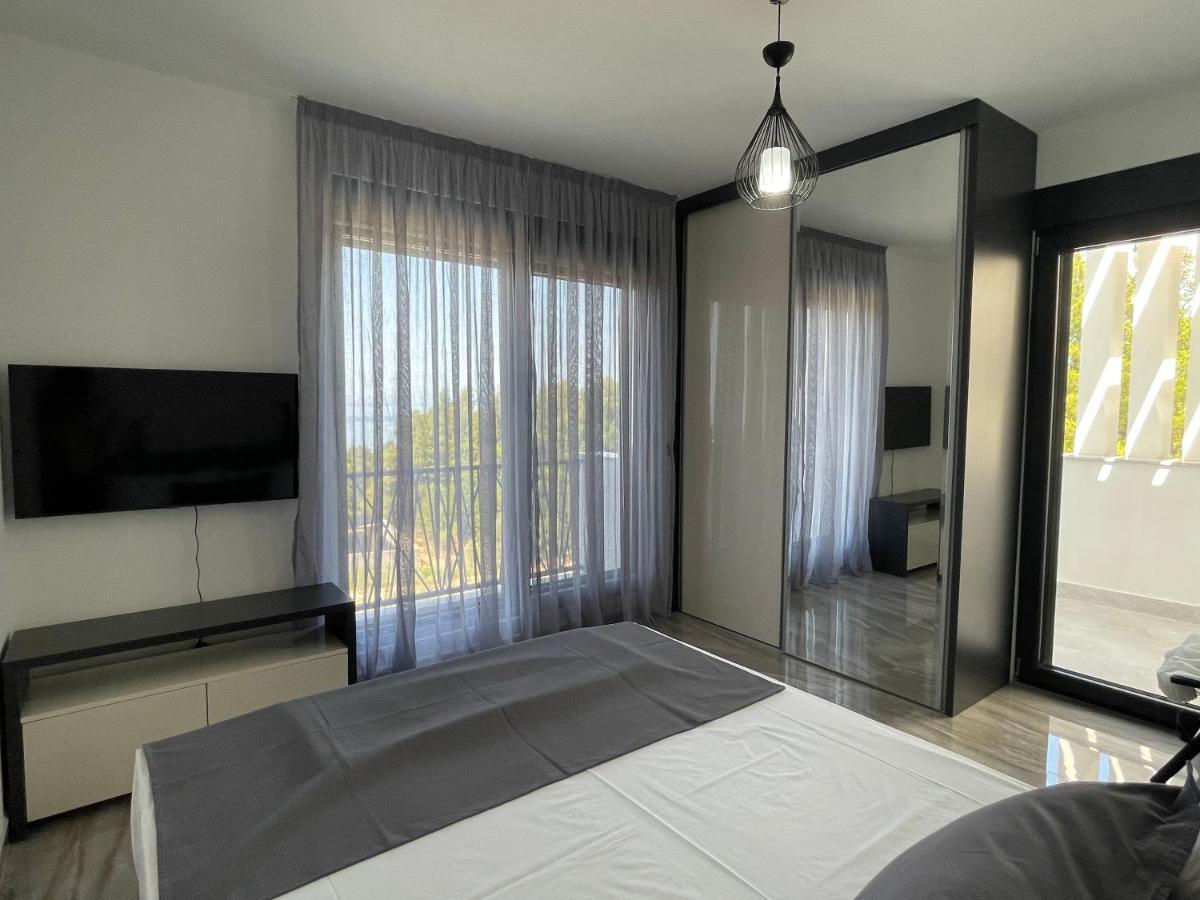 Villa Pine Bar Bagian luar foto
